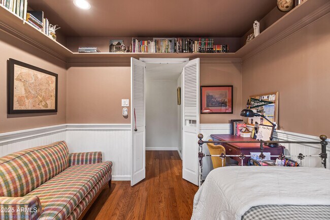 Building Photo - 4631 E Pinchot Ave