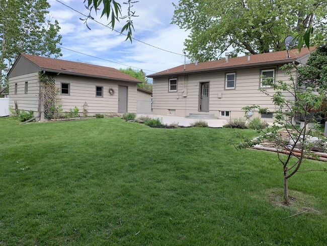 Building Photo - 624 Carol Dr