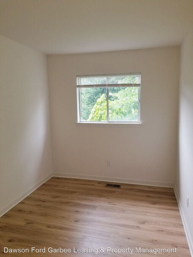Building Photo - 3 br, 1.5 bath House - 424 West Cadbury Drive