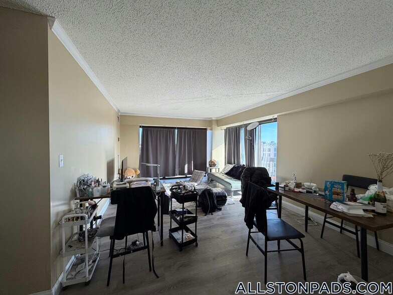 Building Photo - 15 N Beacon St