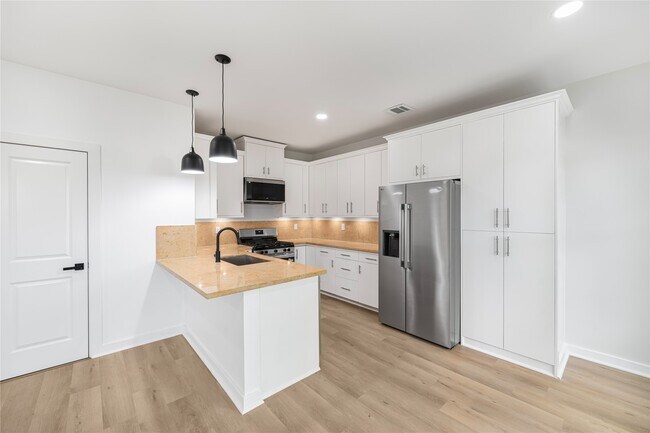 Building Photo - 6809 Fairway Dr