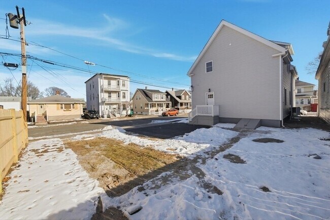 Building Photo - 1 Clough St