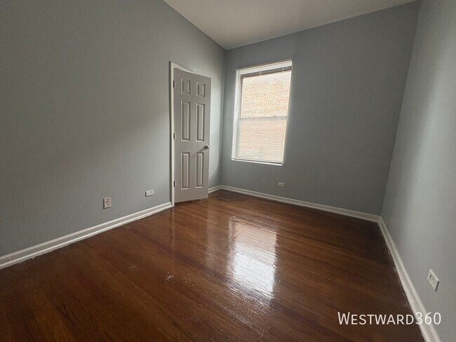 Building Photo - 707 E 62nd St
