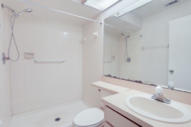 Building Photo - 2634 Shadybranch Dr