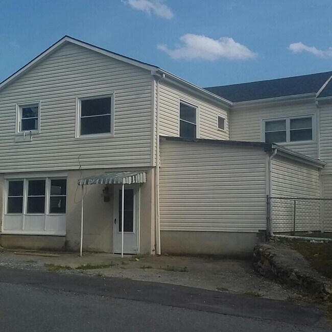 Building Photo - 110 E 30th St