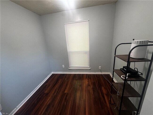 Building Photo - 4033 Foxwood Dr