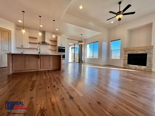 Building Photo - Gorgeous 4 bed 3 bath + Office home located on the 12th Tee of the TPC golf Course!