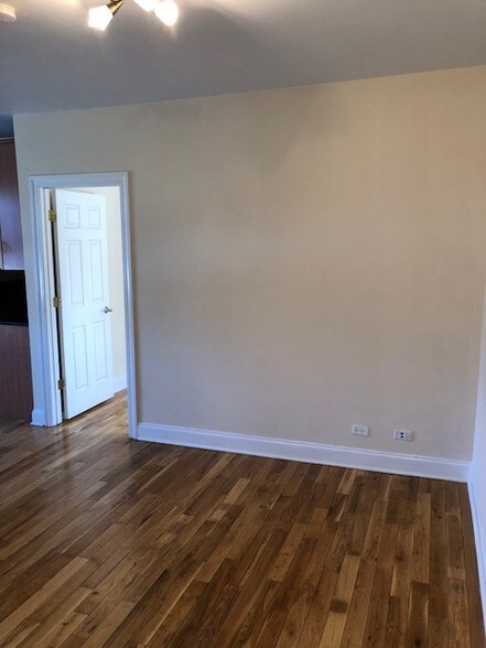 Primary Photo - 4548 W George St