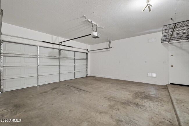 Building Photo - 3096 E Kingbird Pl