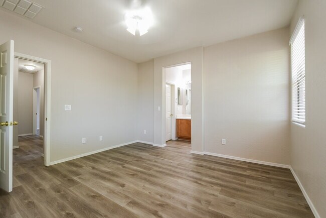 Building Photo - 1824 W Kuralt Dr