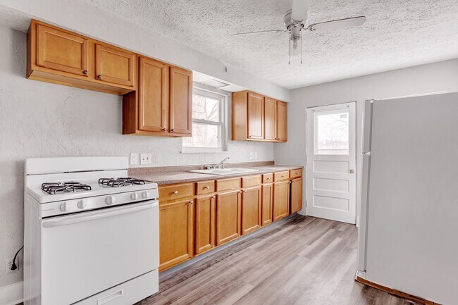Building Photo - Newly Renovated 4 Bedroom Home in West Lib...