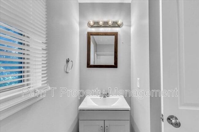 Building Photo - 234 Forest Ridge Dr