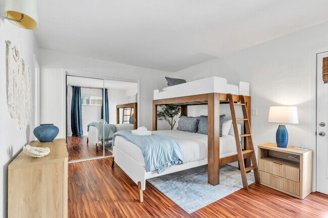 Building Photo - 4585 Saratoga Ave