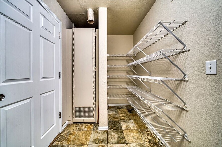 Building Photo - 7762 Lantern Ln