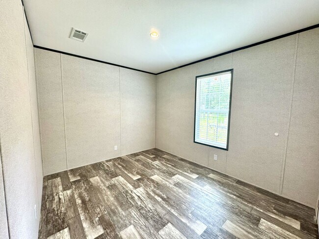 Building Photo - Huge 5 Bedroom 3 Bathroom Hastings Home Lo...