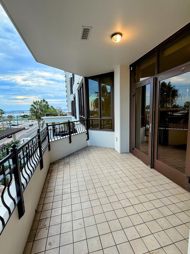 Building Photo - 700 W Harbor Dr