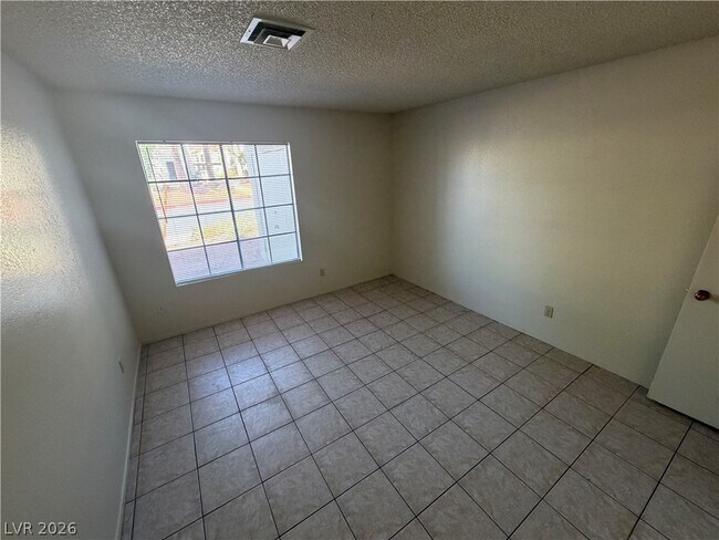 Building Photo - 4736 Nara Vista Way
