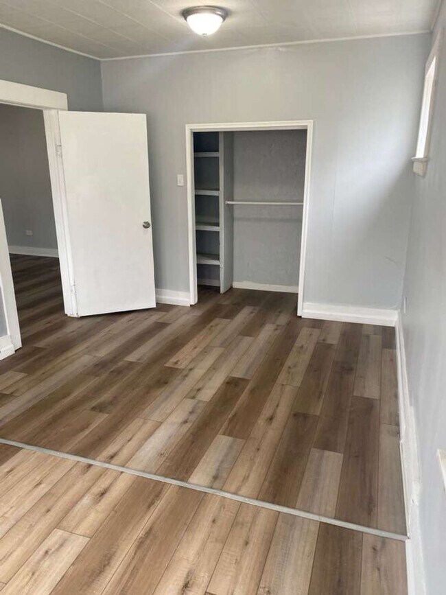 Building Photo - 3540 W 61st St