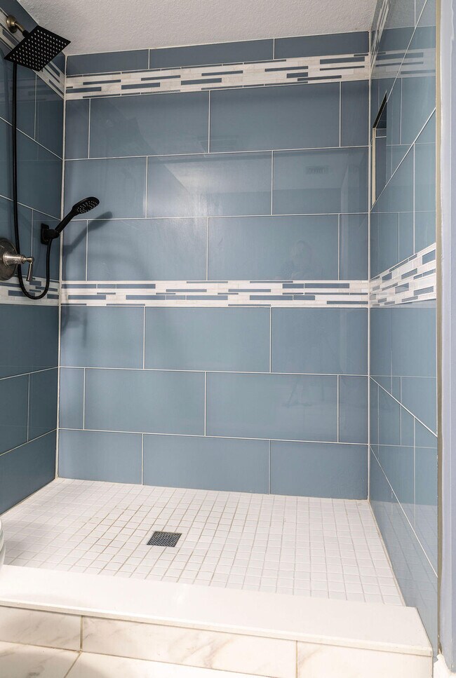 Building Photo - 505 Villa Cir