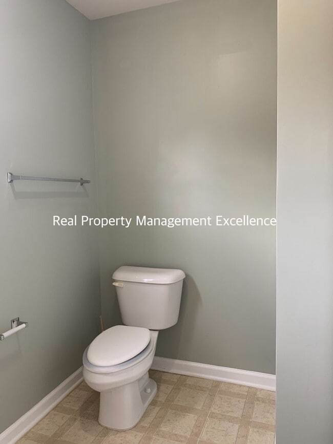 Building Photo - Lovely 2 Story Home In Raleigh, Available December 15th!