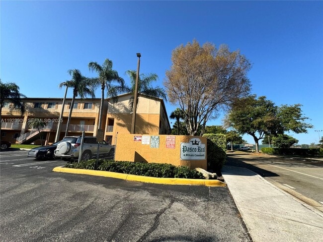 Primary Photo - 6245 SW Kendale Lakes Cir