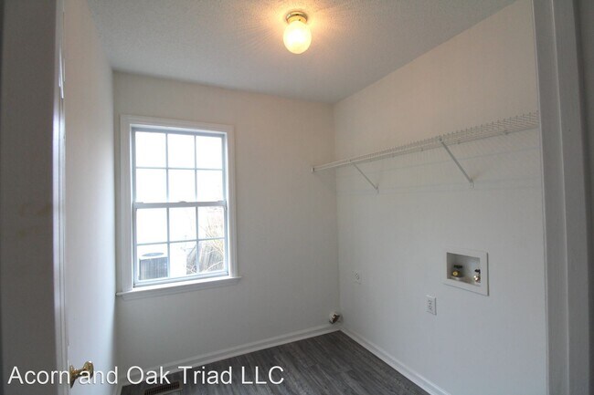 Building Photo - 3 br, 2 bath House - 215 Old Treybrooke Dr