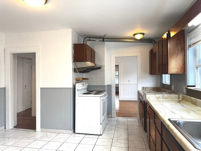 Building Photo - 40 Almont St