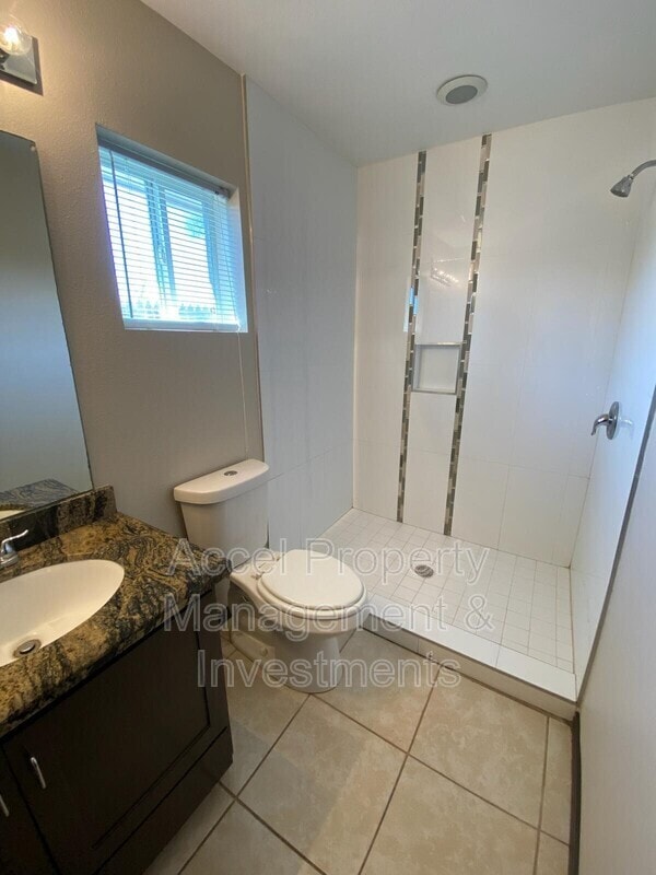 Building Photo - 601 Gastel Cir