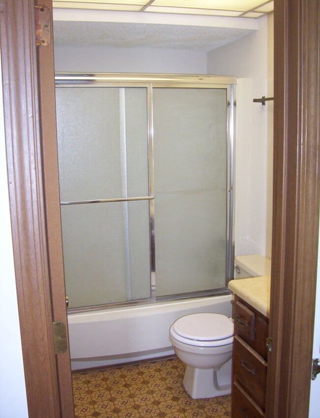 Building Photo - 2 bedroom duplex close to MSU!