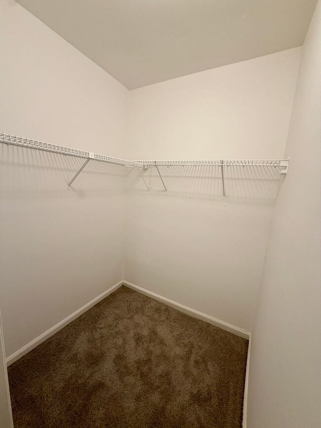 Building Photo - First Floor 2 bedroom condo