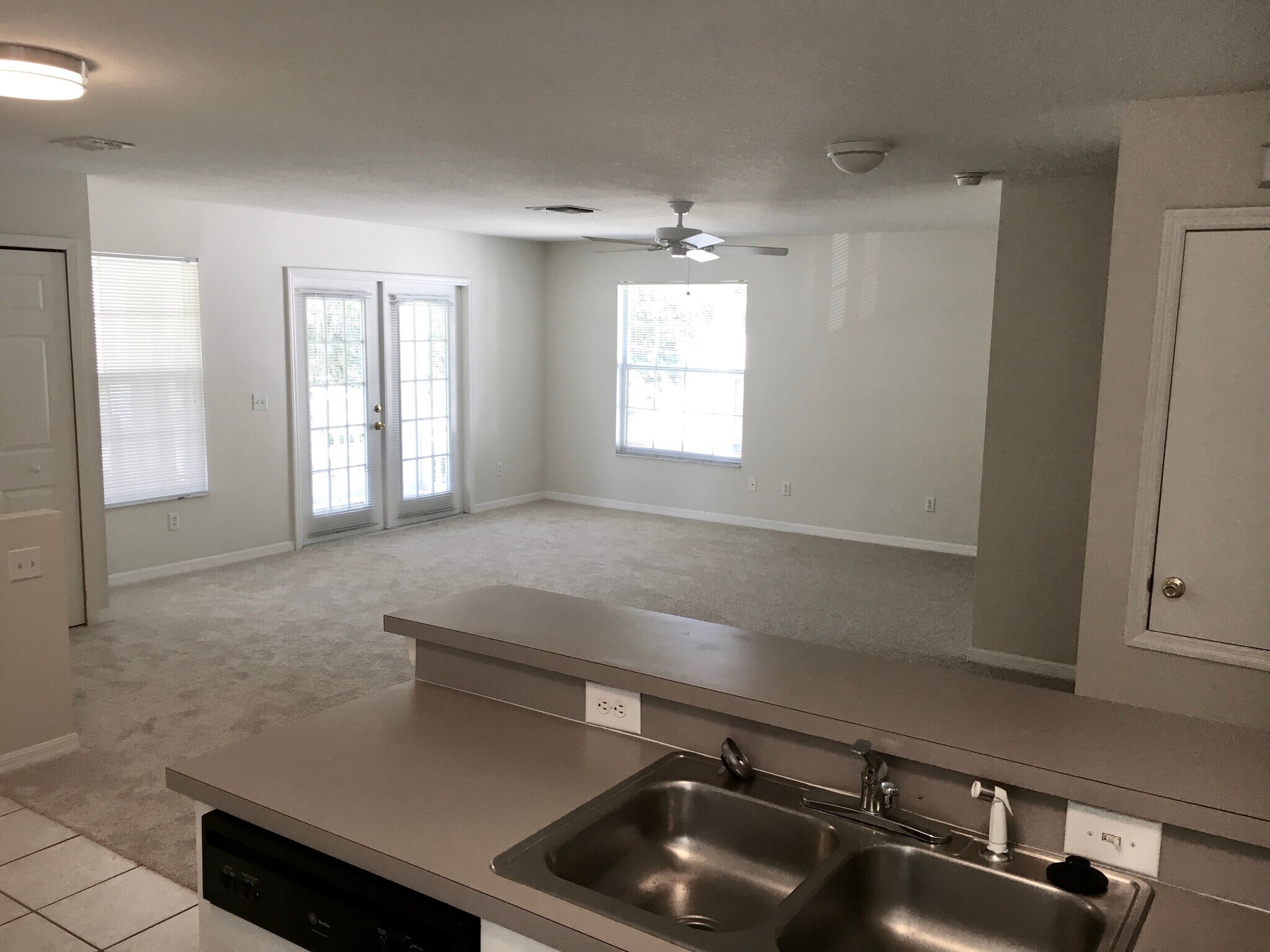 Living Room - 2815 E Washington St