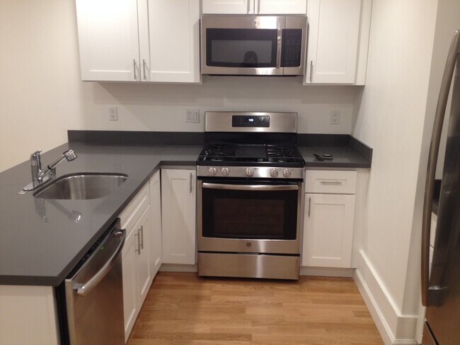 Building Photo - 648 Natoma St