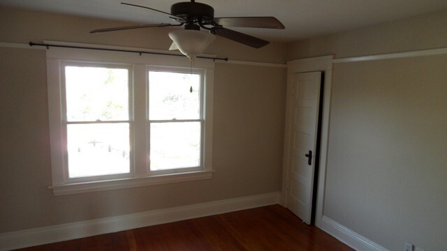 Building Photo - Charming craftsman home located in the hig...