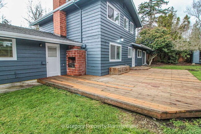 Building Photo - Charming, Well Maintained 4 Bedroom, 2.5 Bathroom Bothell Area Home in Northshore S.D. Spacious F...