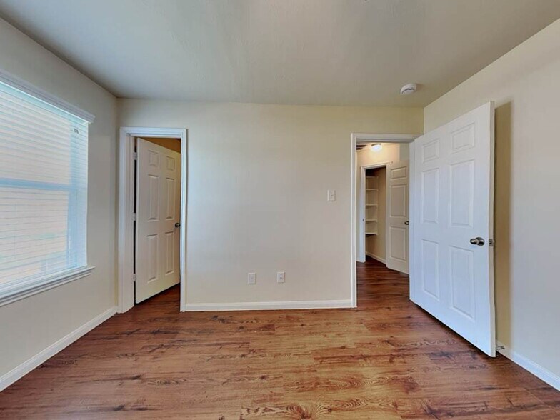 Building Photo - 18819 S Lyford Dr