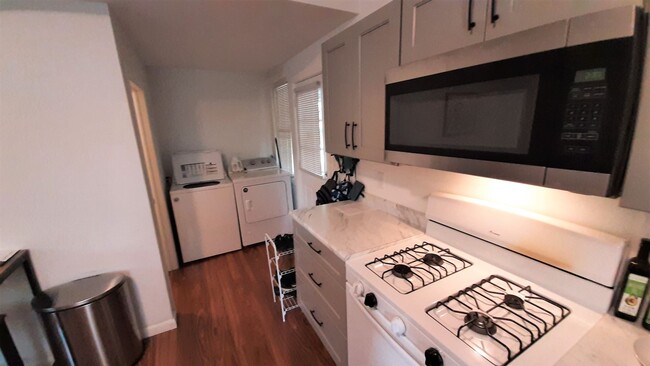 Building Photo - 405-409 S Aurora Street
