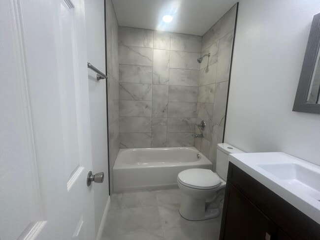 Building Photo - 7923 Oak Forest Dr