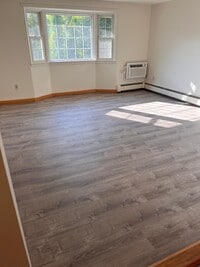 Building Photo - 2 Town House Ln
