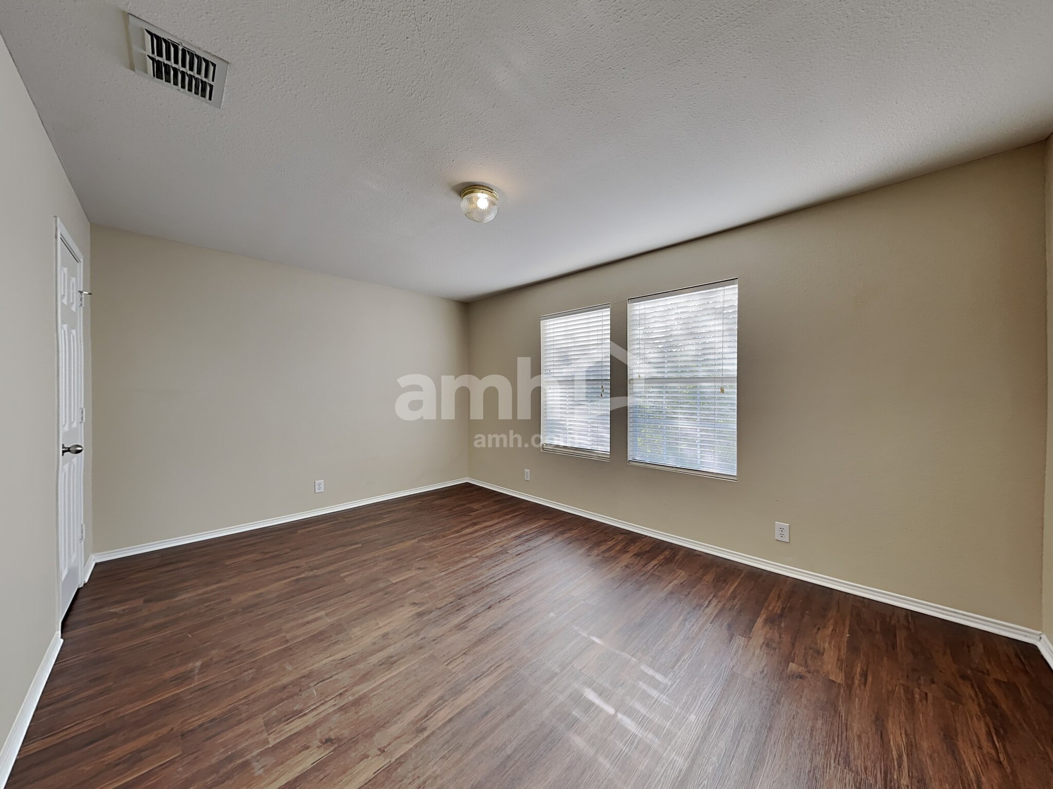 Building Photo - 8438 Silver Brush