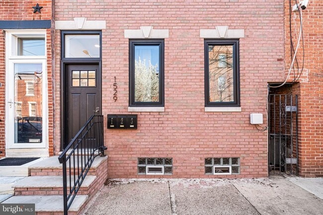 Building Photo - 1529 E Berks St