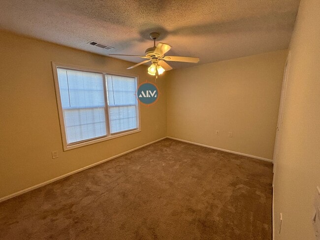 Building Photo - Spacious 3-Bedroom Villa in Woodbridge – T...