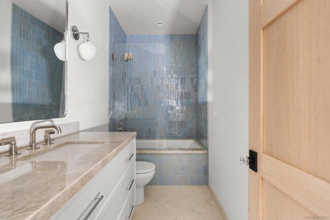 Building Photo - 461 Zuni Dr