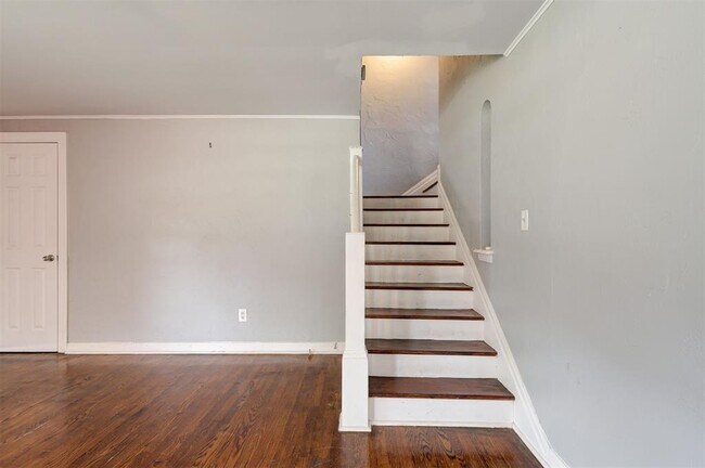 Building Photo - 2433 NW 18th St