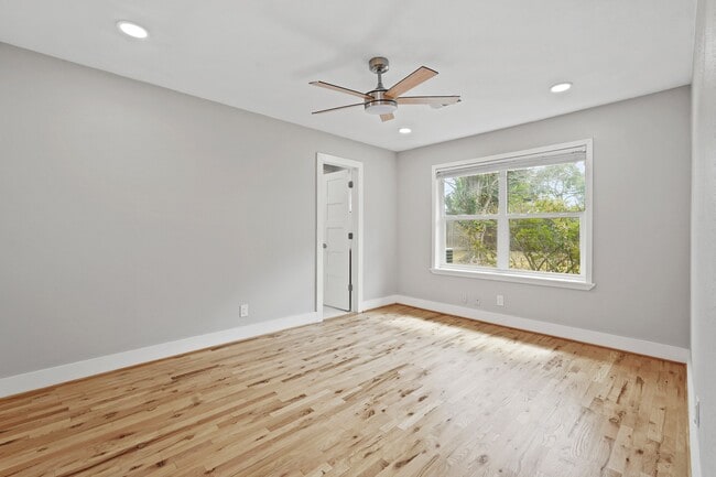 Building Photo - 5451 Redstart St