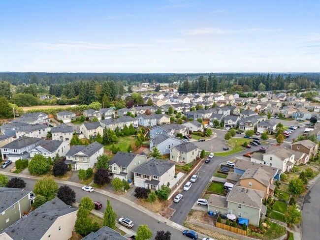 Building Photo - Spacious Spanaway Home w/ A/C & 5 Bedrooms...