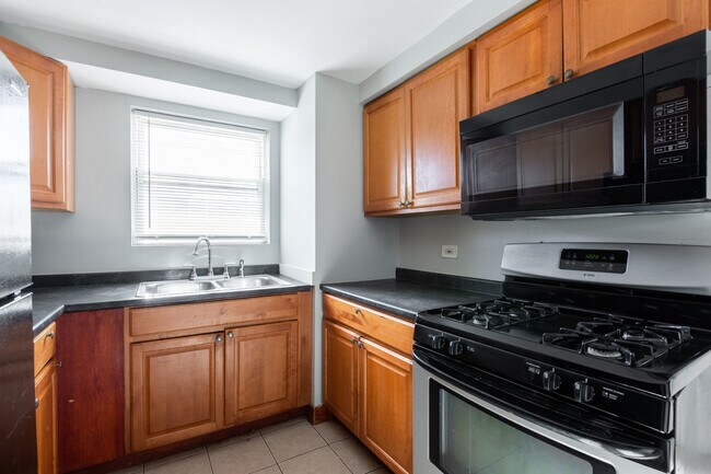 Building Photo - 1300 S 51st Ct