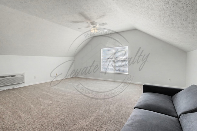 Building Photo - Three Bedroom Brick Home in Hendersonville!