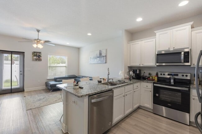 Building Photo - 7522 Shadow Lake Dr