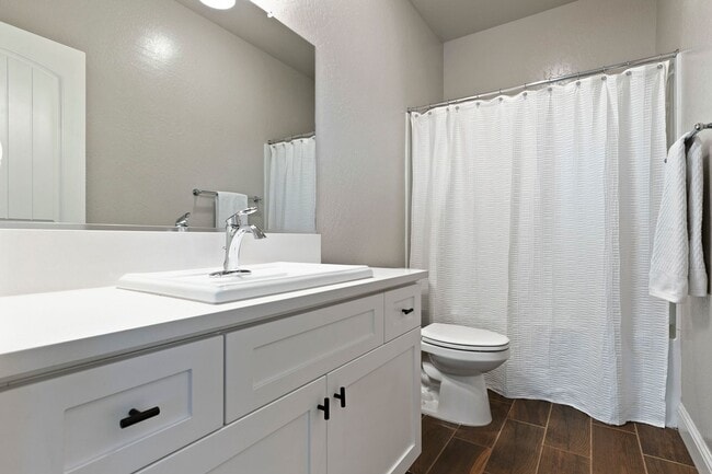 Building Photo - Clovis Eastside Home, 4BR/3.5BA, Built 201...