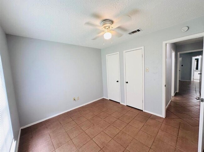 Building Photo - 7015 Sharpsburg Dr